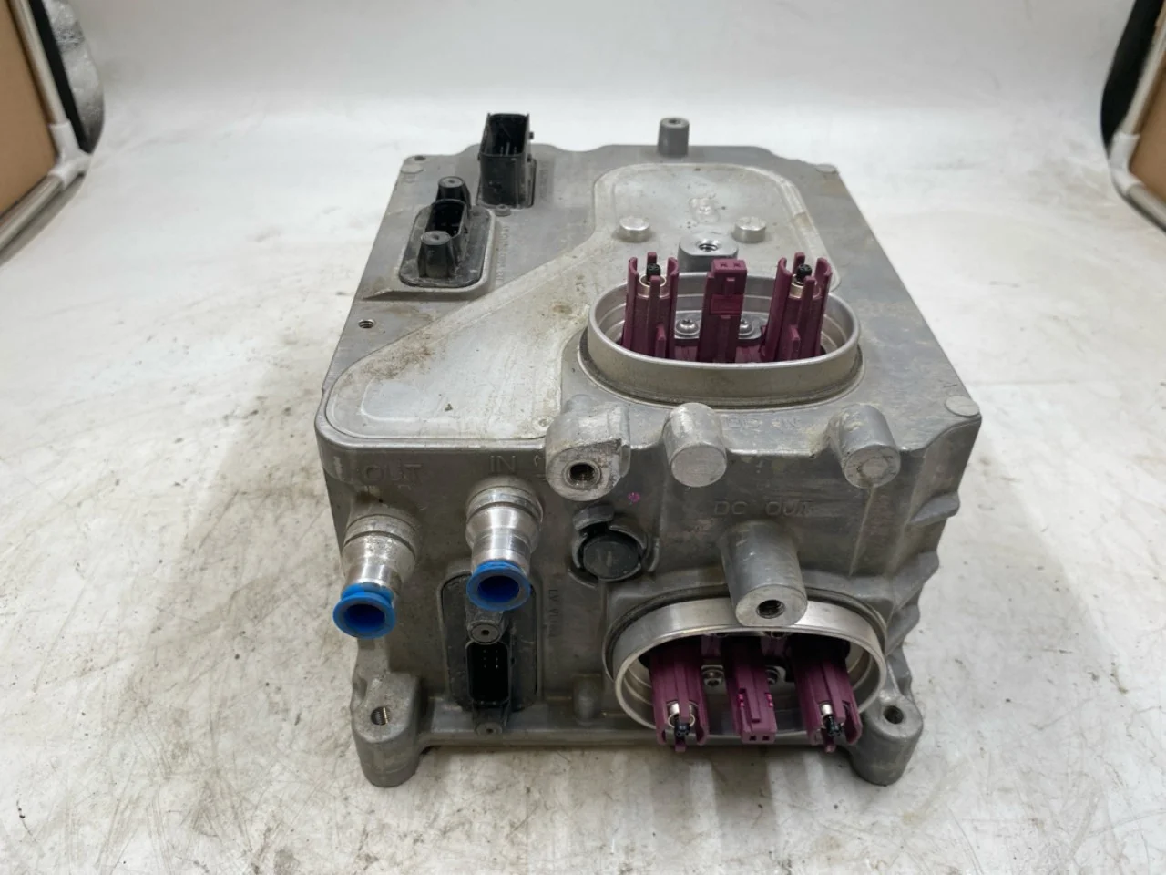 Mercedes EQS SUV X296 2022- Invertor, 12-220V