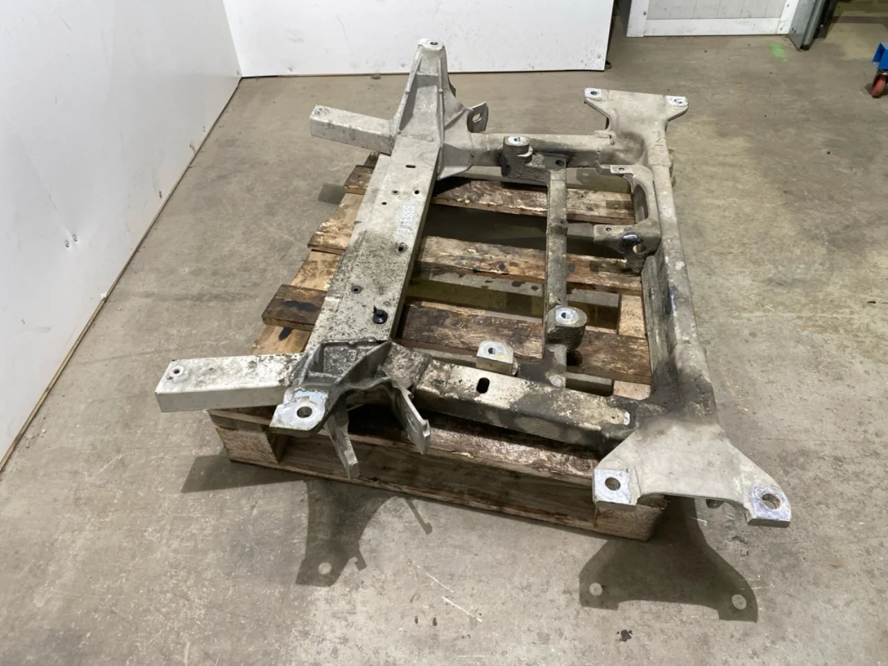 Tesla MODEL X 2016- Front subframe view 2