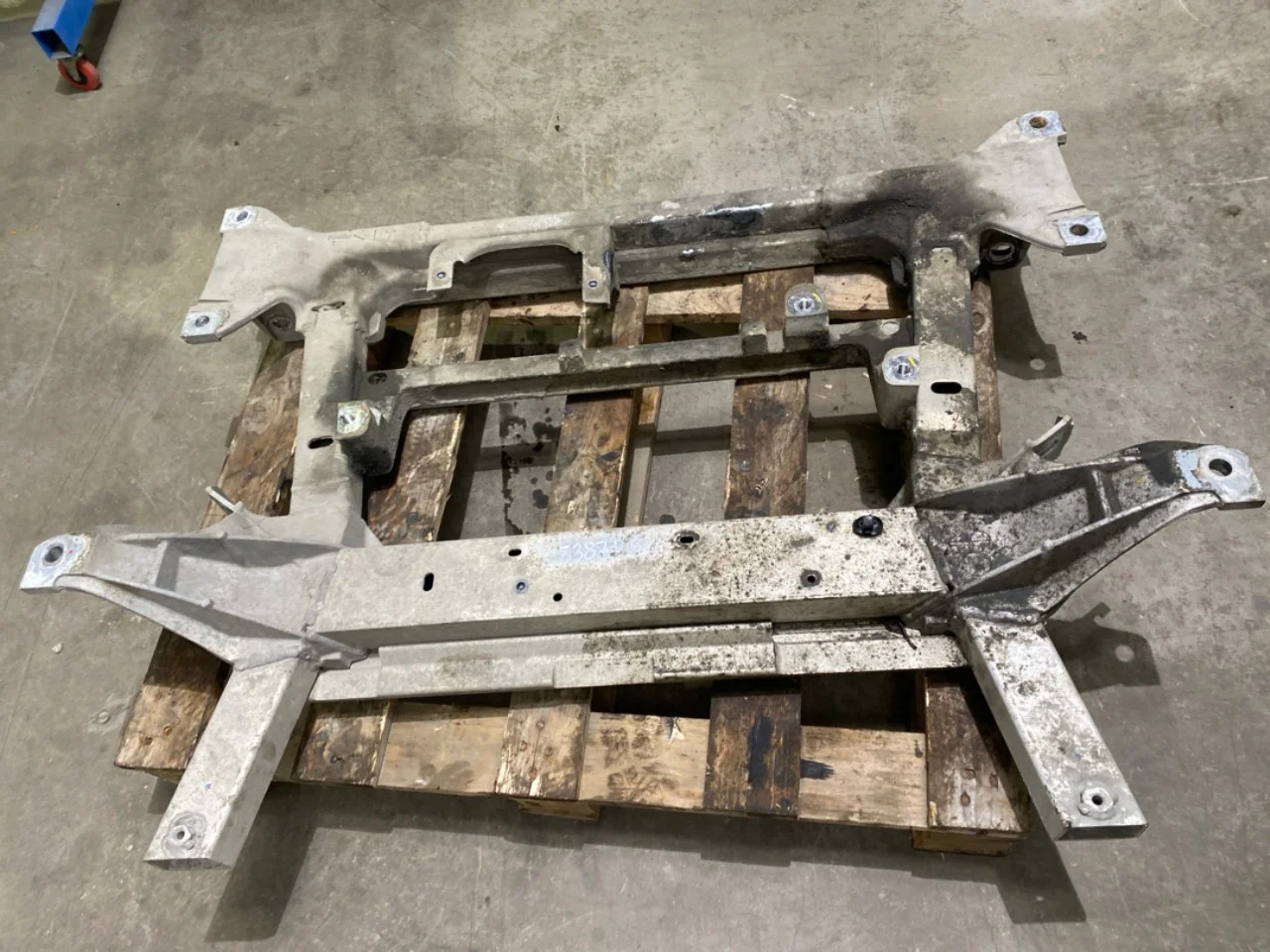 Tesla MODEL X 2016- Front subframe view 3