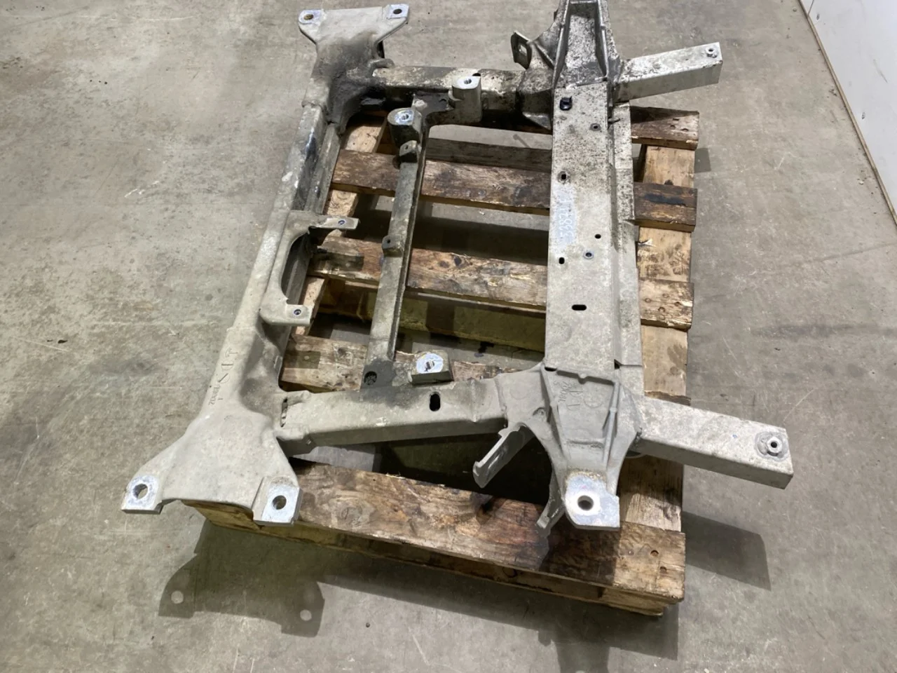 Tesla MODEL X 2016- Front subframe view 4