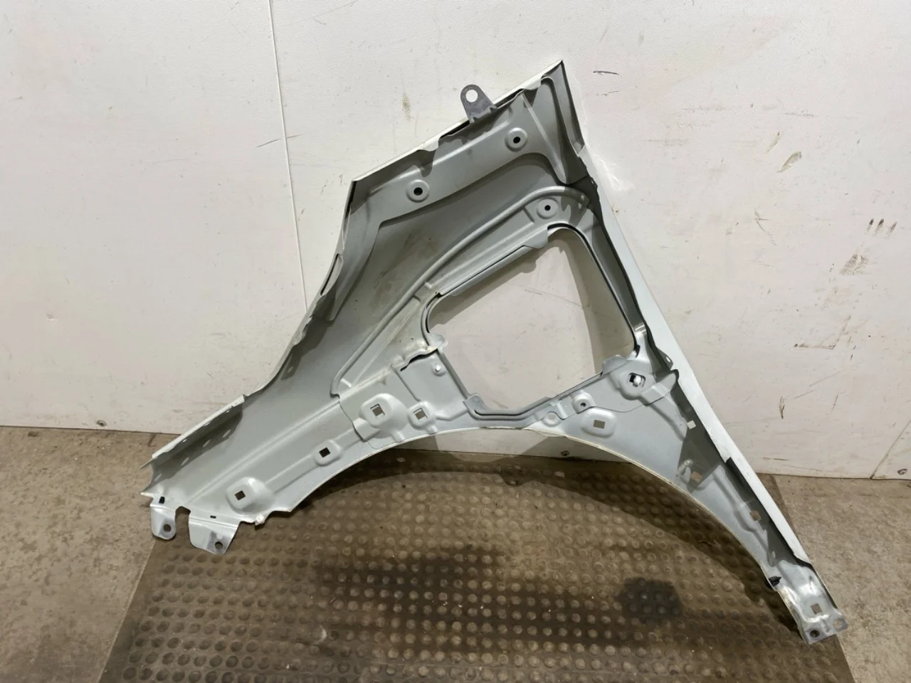 Front right fender view 2