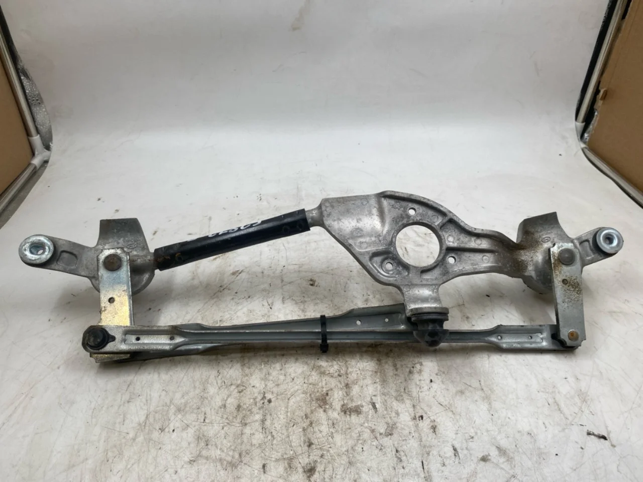 Hyundai KONA / ELECTRIC 2018-23 Windshield wiper linkage view 2