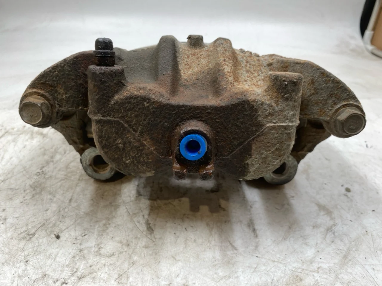 Nissan LEAF 2017-24 Front left brake caliper view 2