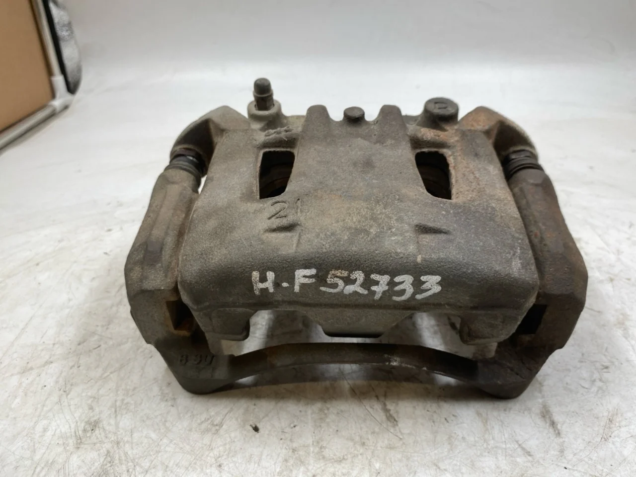 Nissan LEAF 2017-24 Front right brake caliper