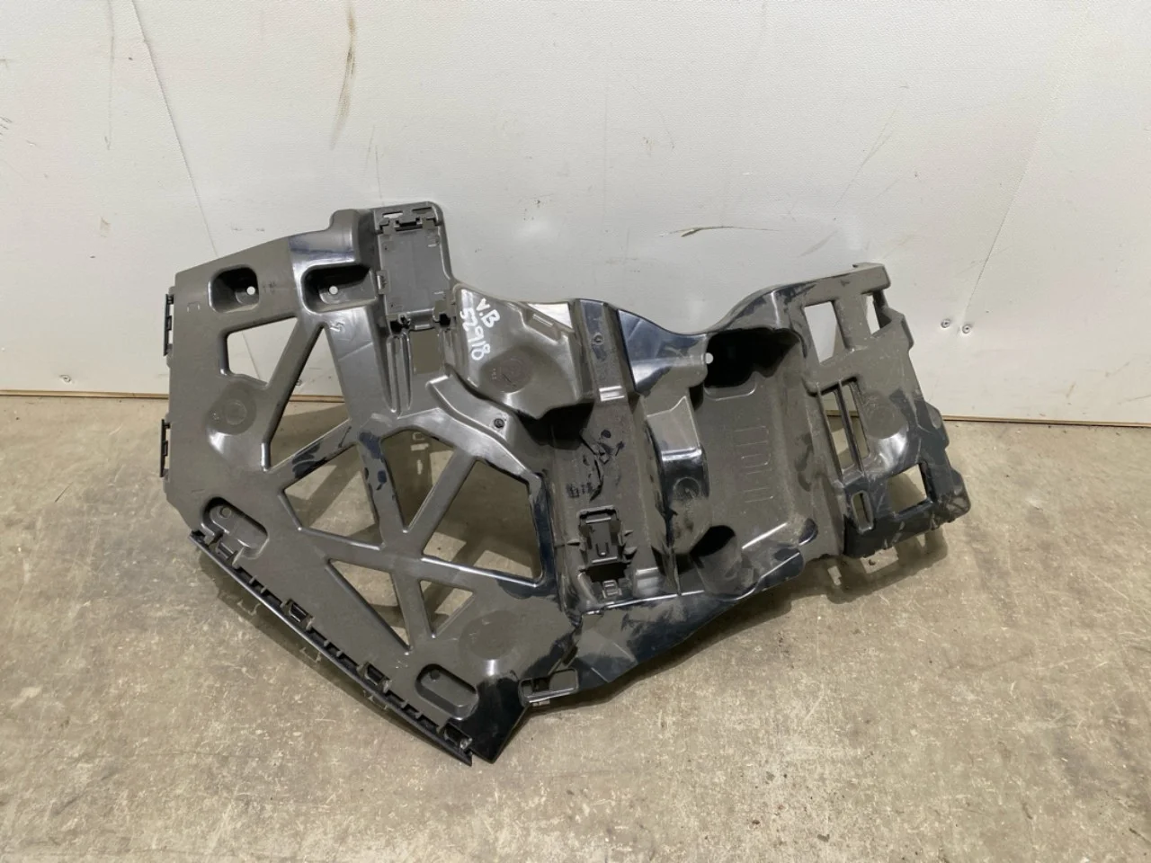 Rear bumper section, left
