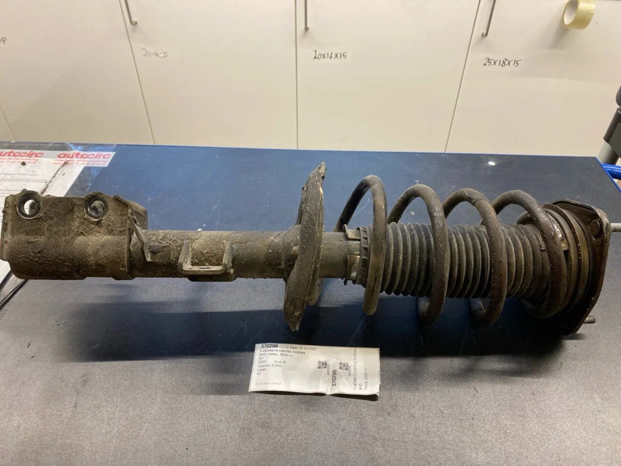Byd TANG 2021->> Strut assembly, front right