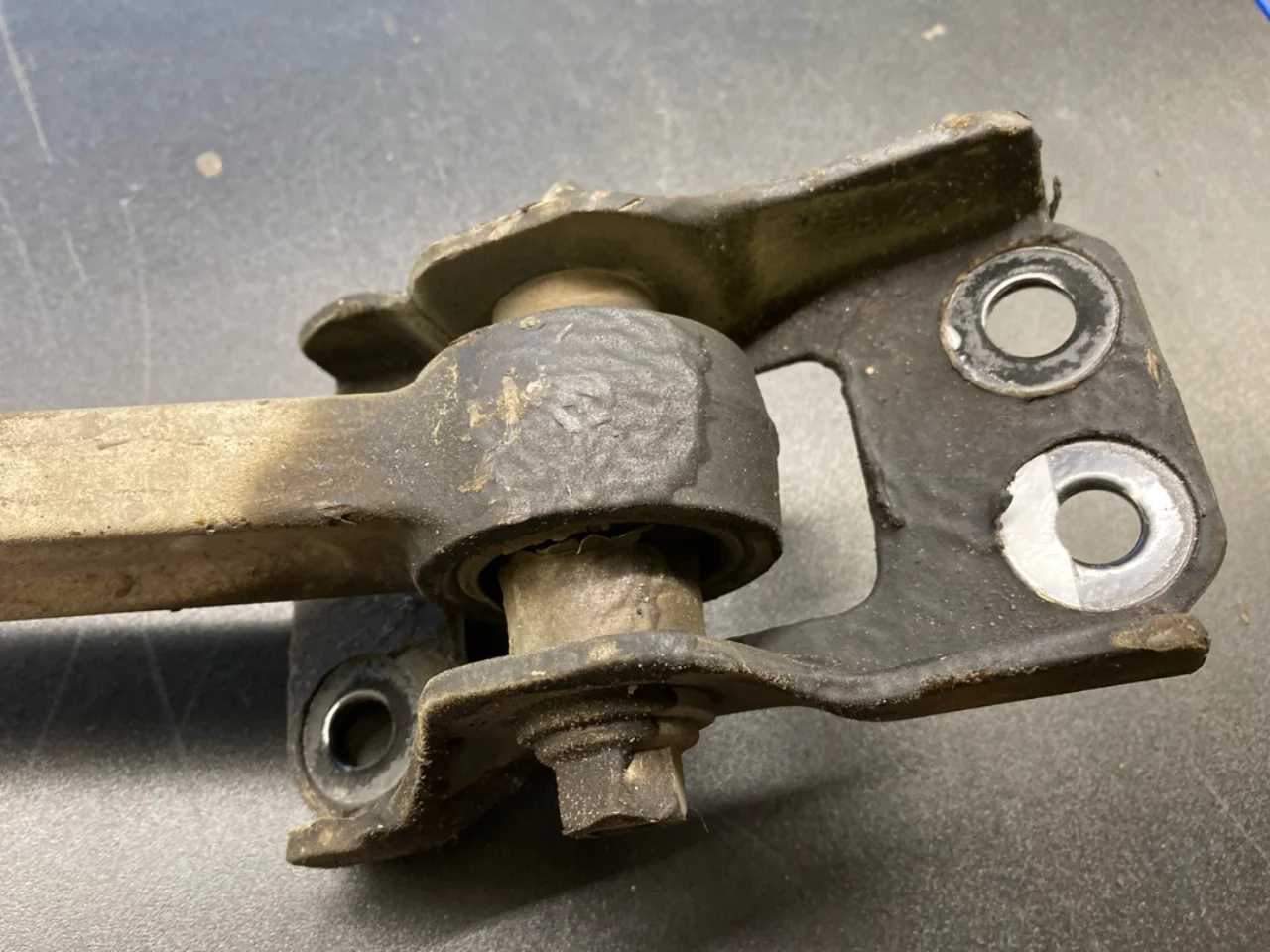 Byd TANG 2021->> Control arm, rear right view 3