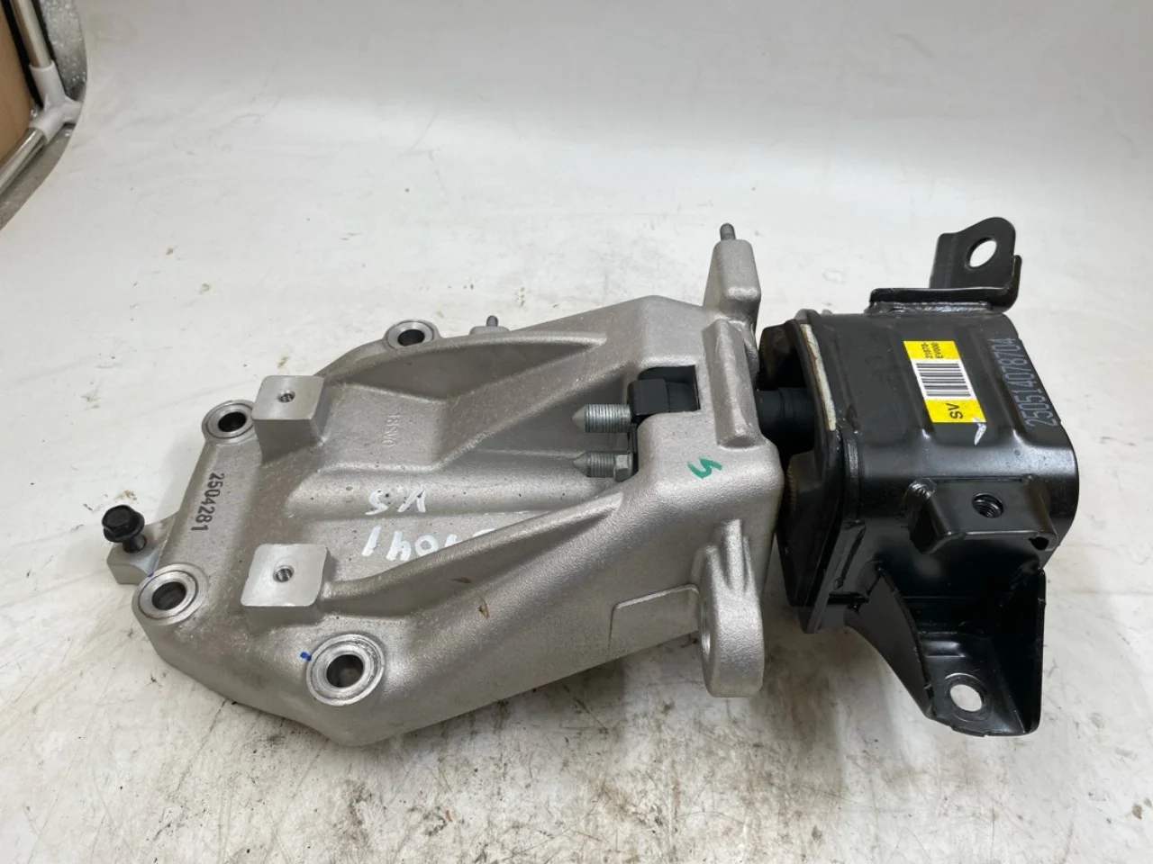 Engine mount, steel / aluminum view 2