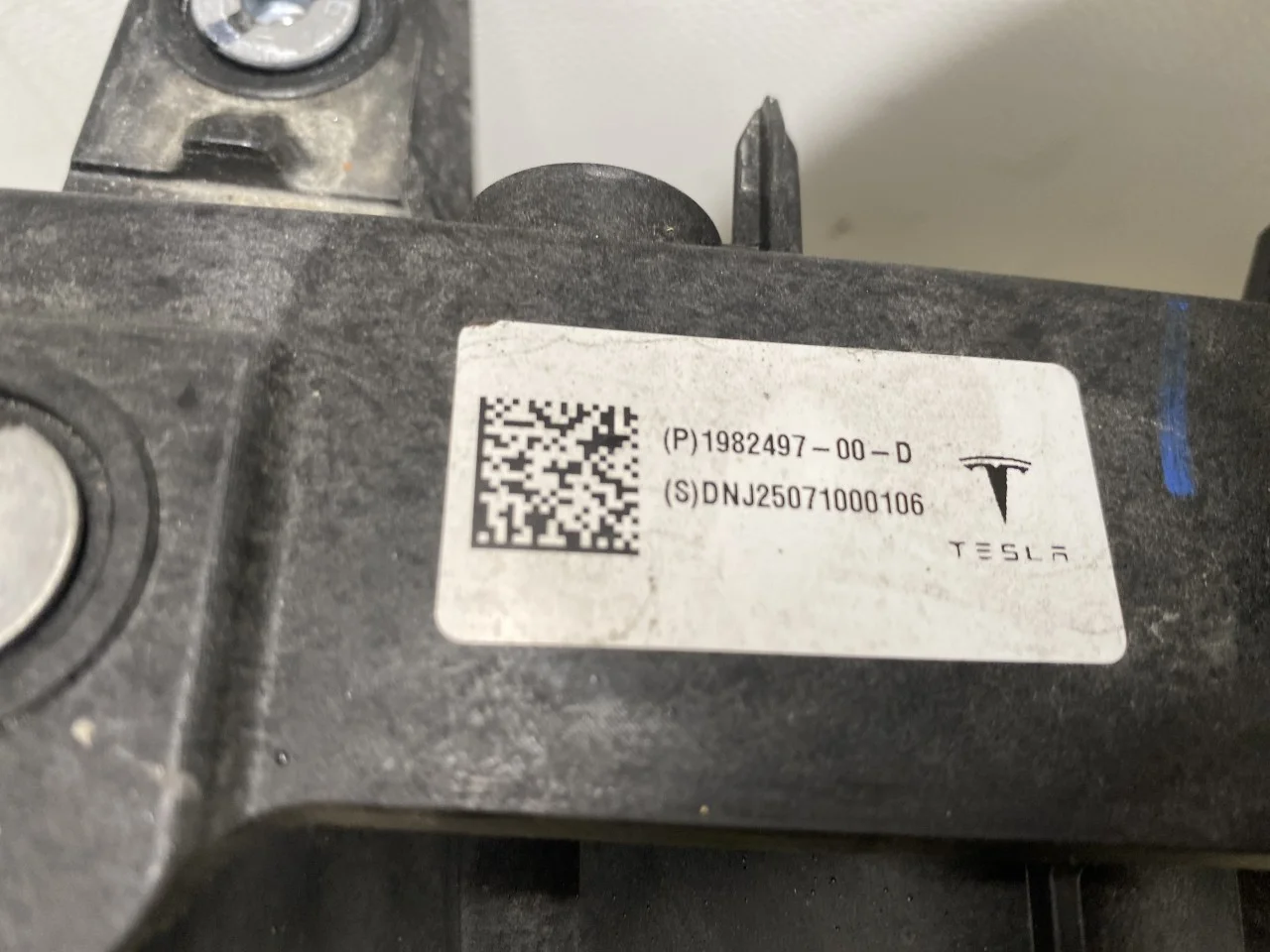 Tesla MODEL Y 2021- Front panel view 2