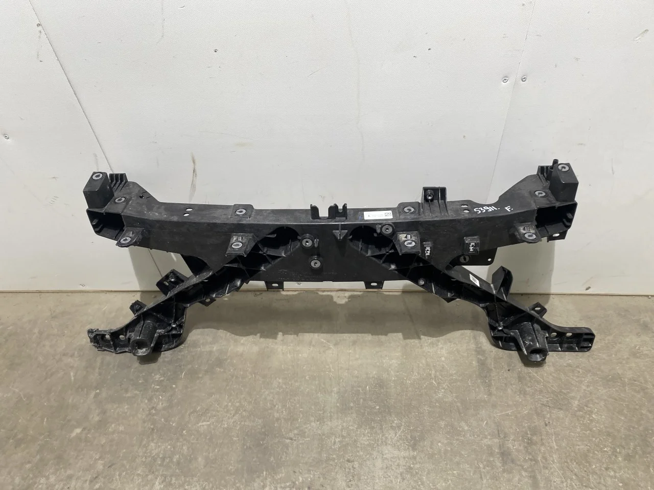 Tesla MODEL Y 2021- Front panel view 3