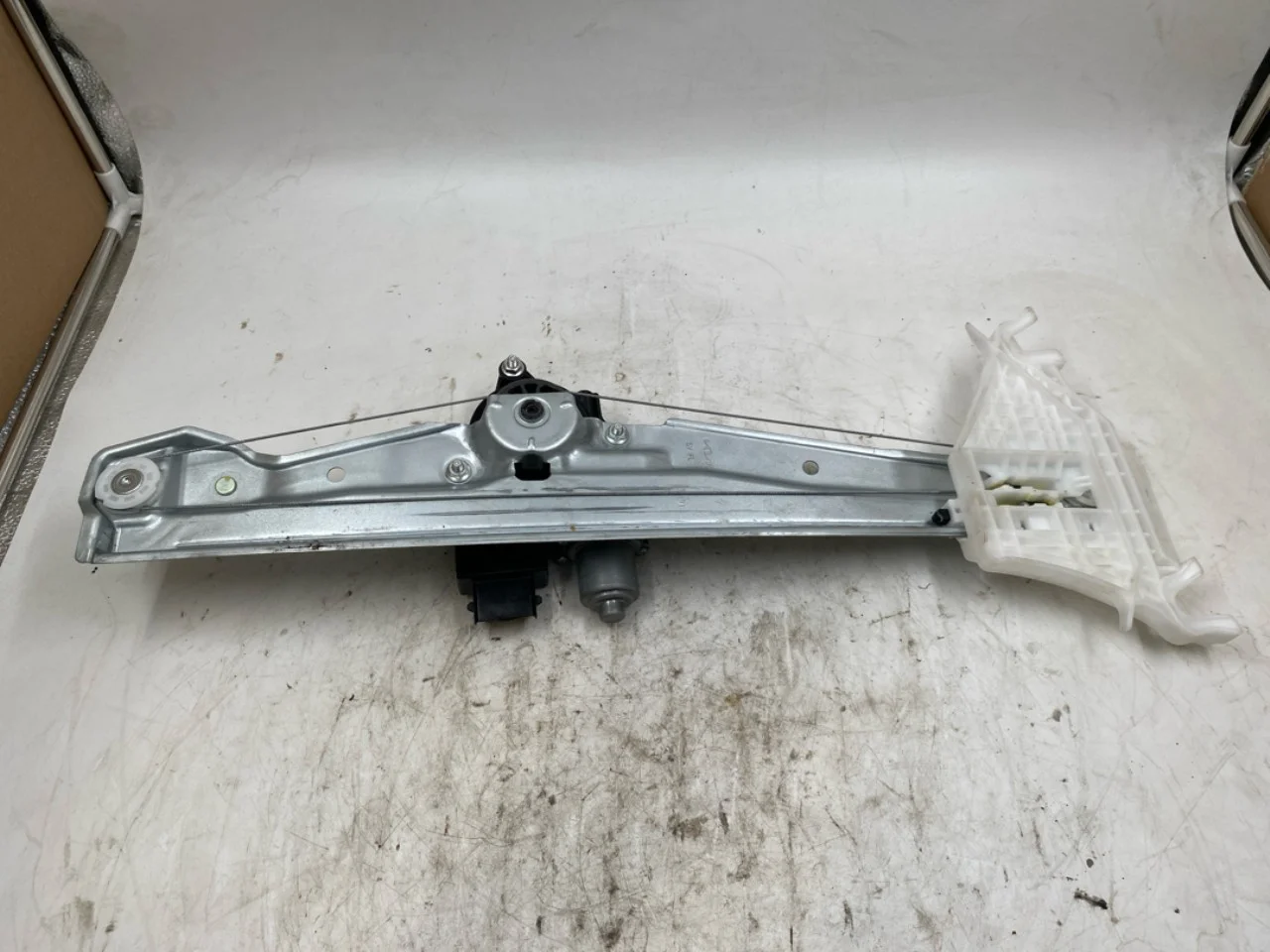 Electric window regulator, complete