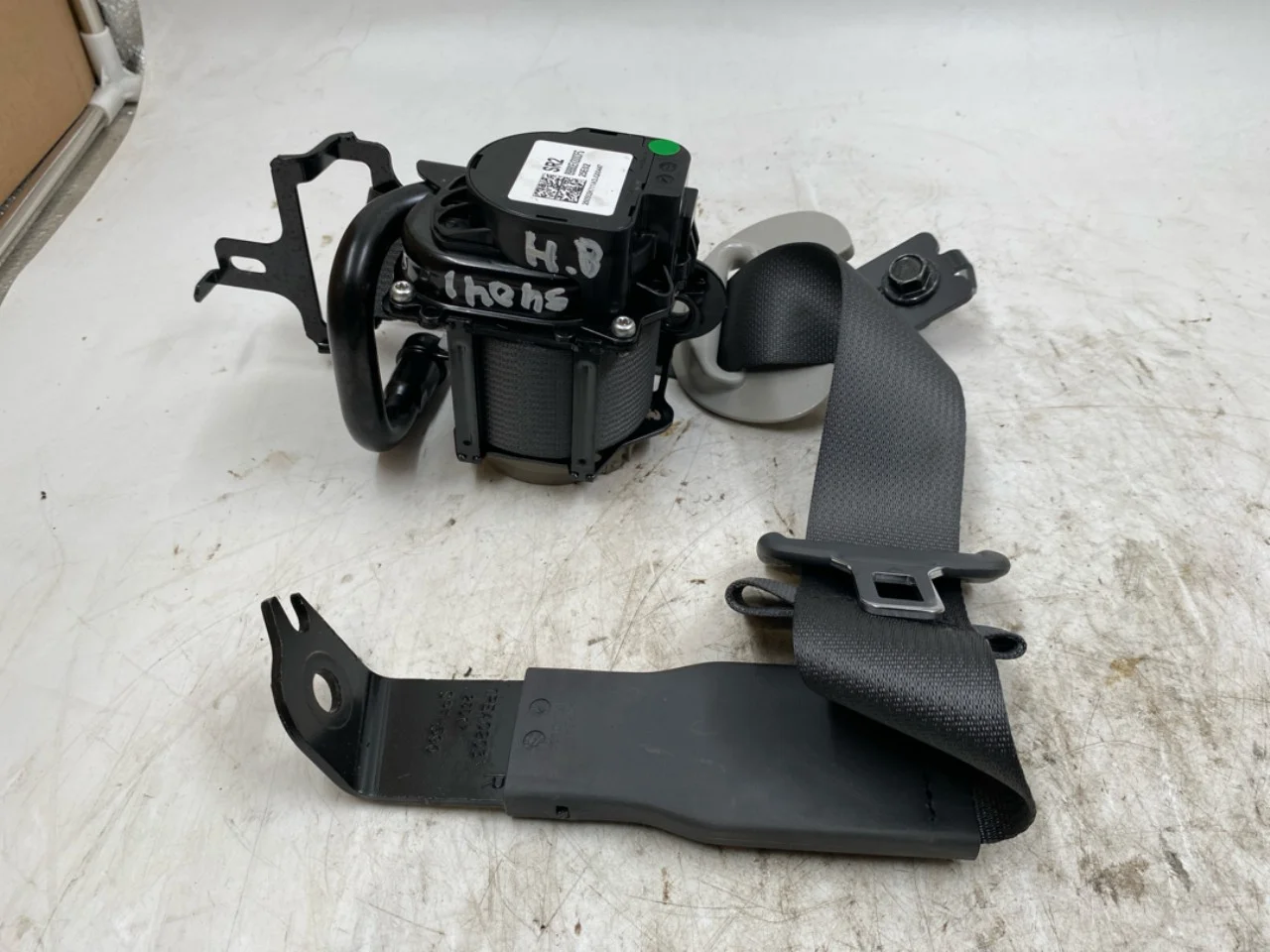 Rear right seat belt