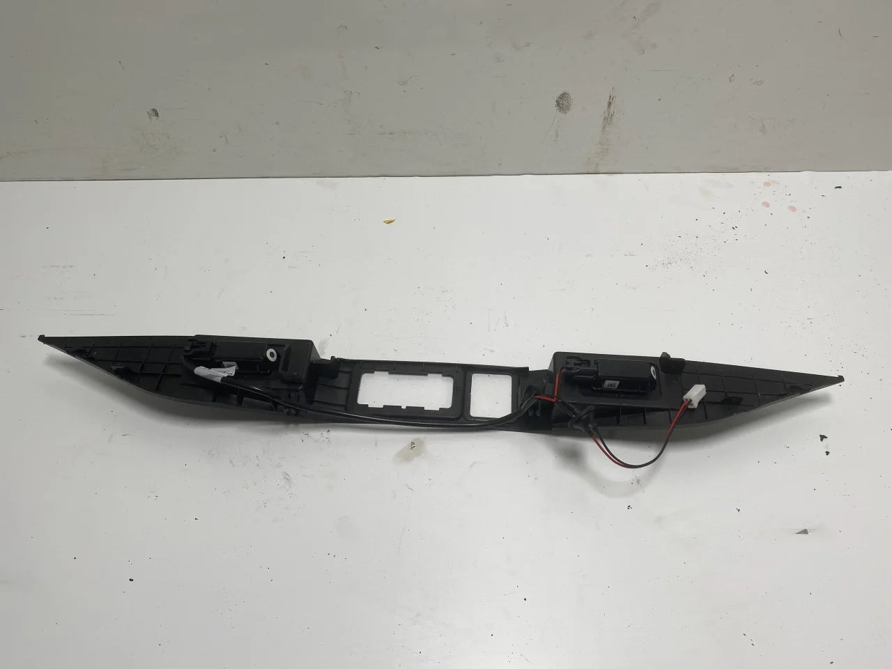 Mg MG4 EH32 2023- Tailgate exterior handle view 2