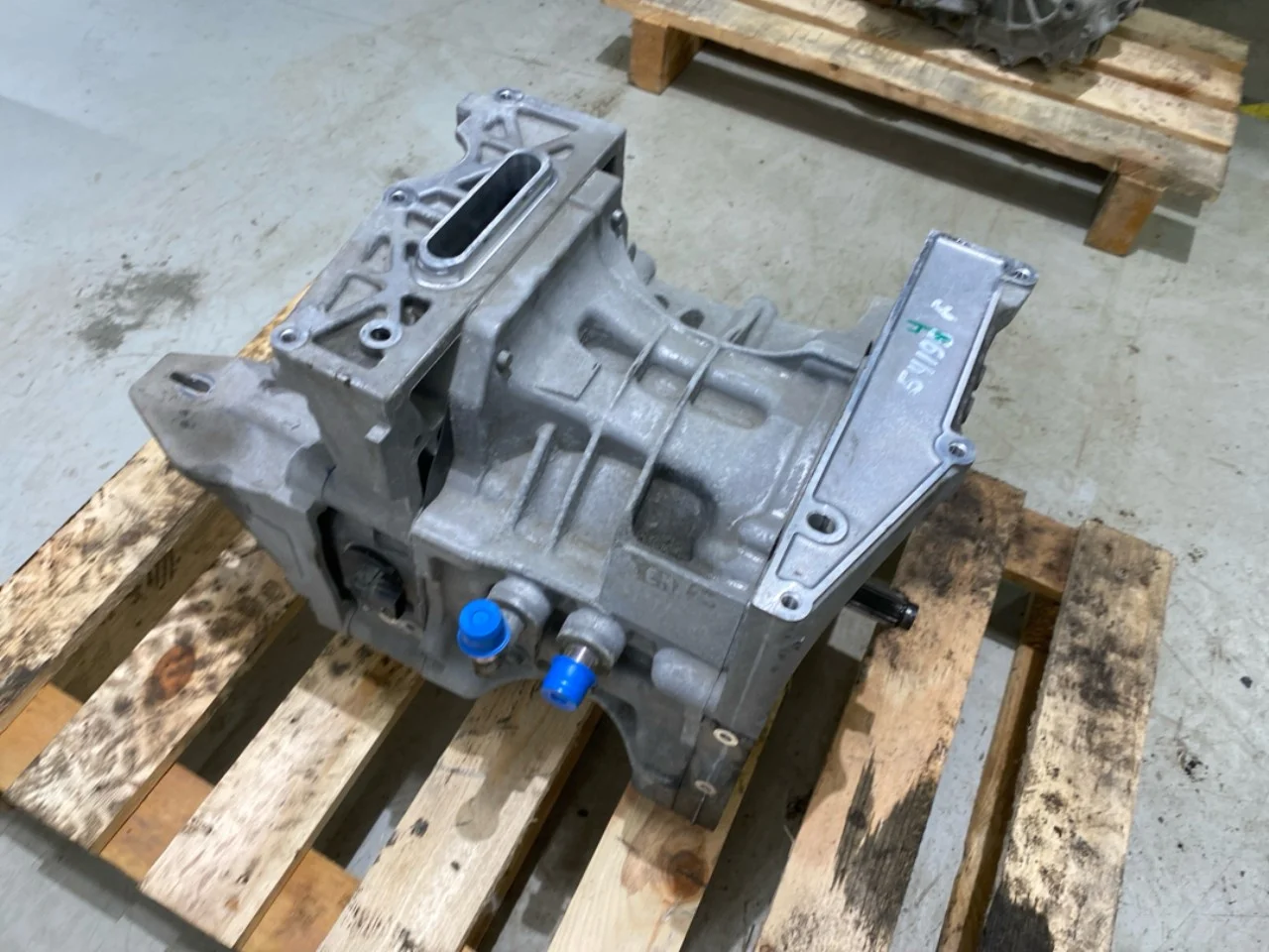 Nissan LEAF 2017-24 Elektromos motor, első nézet 3