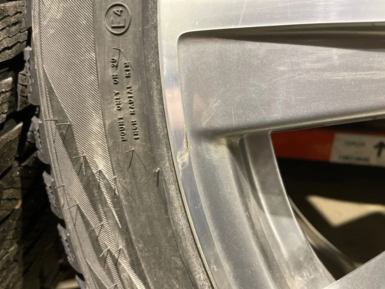 Porsche TAYCAN 2020- Winter tire with rim view 4