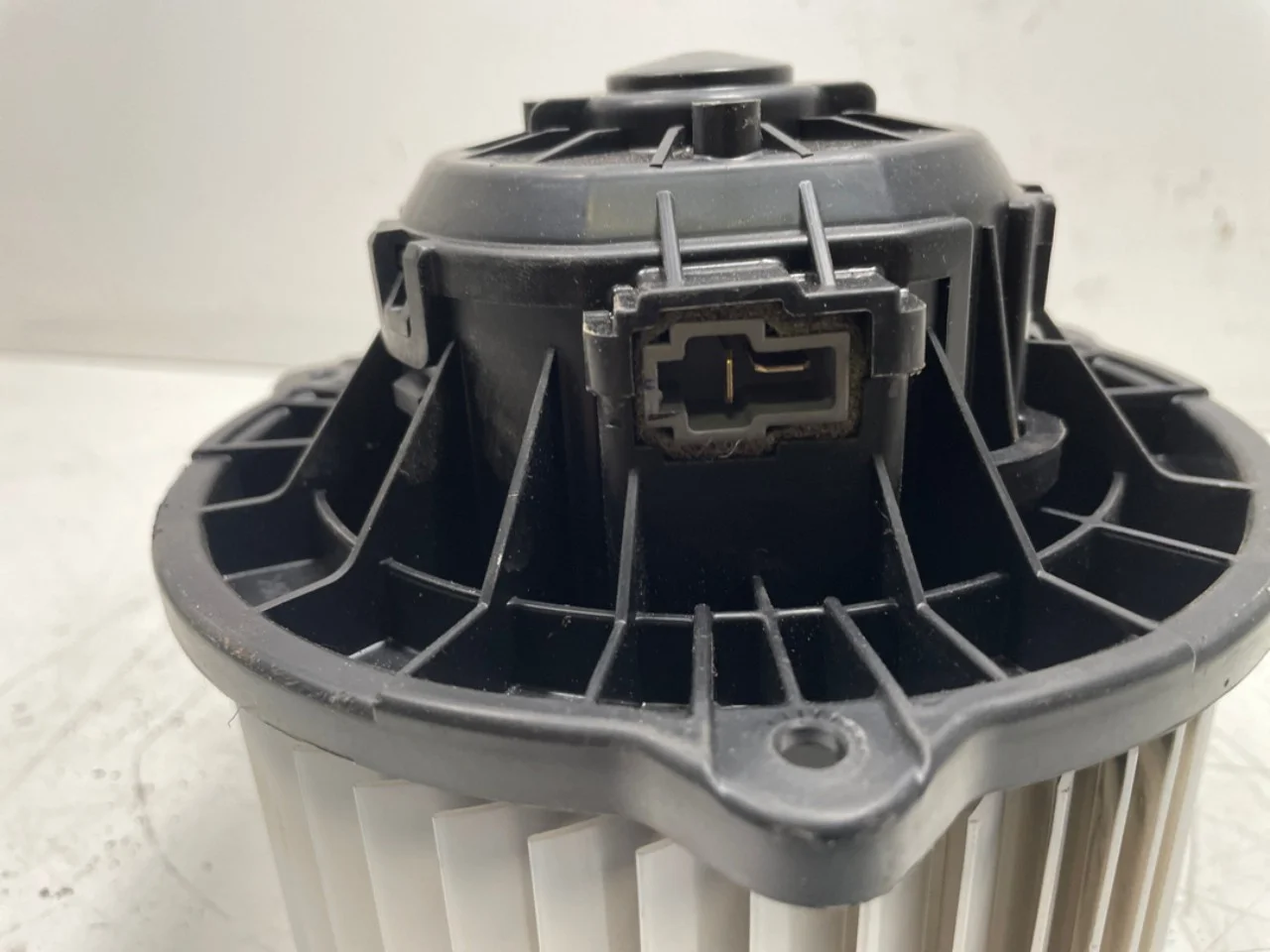 Tesla MODEL S 2013- Motor ventilator încălzire vedere 3