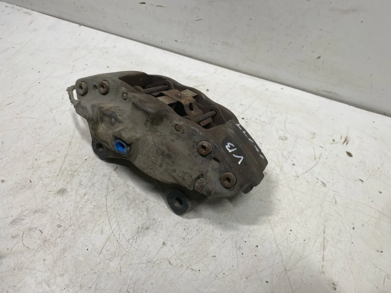 Tesla MODEL S 2013- Rear left brake caliper view 2