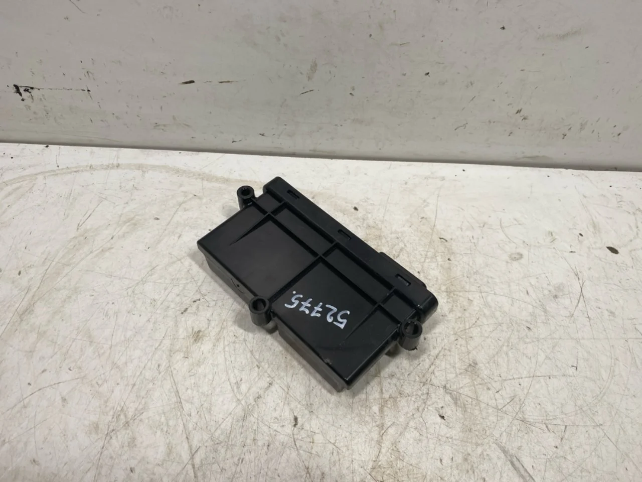 Tesla MODEL S 2013- Control unit, tailgate view 2
