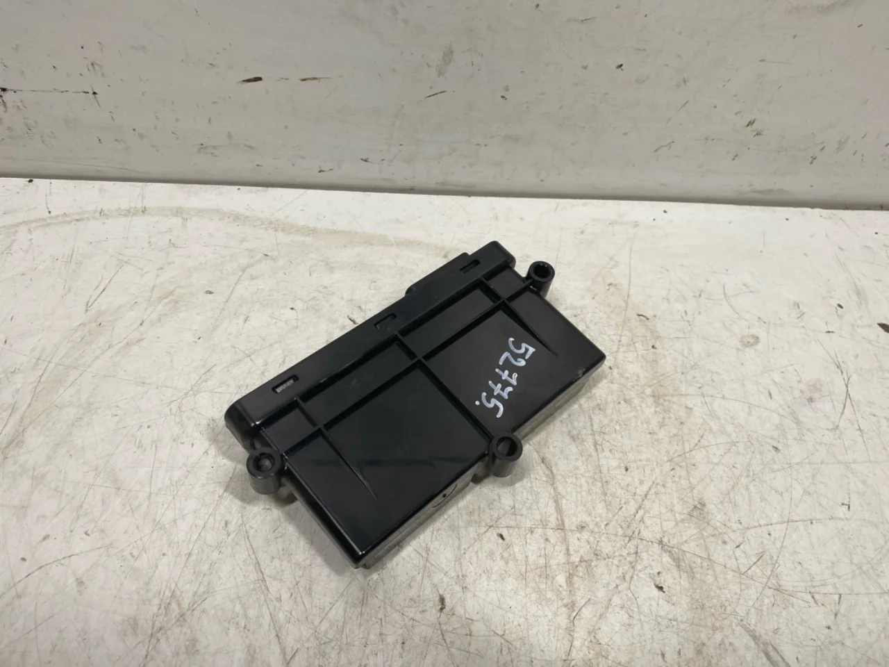 Tesla MODEL S 2013- Control unit, tailgate view 3