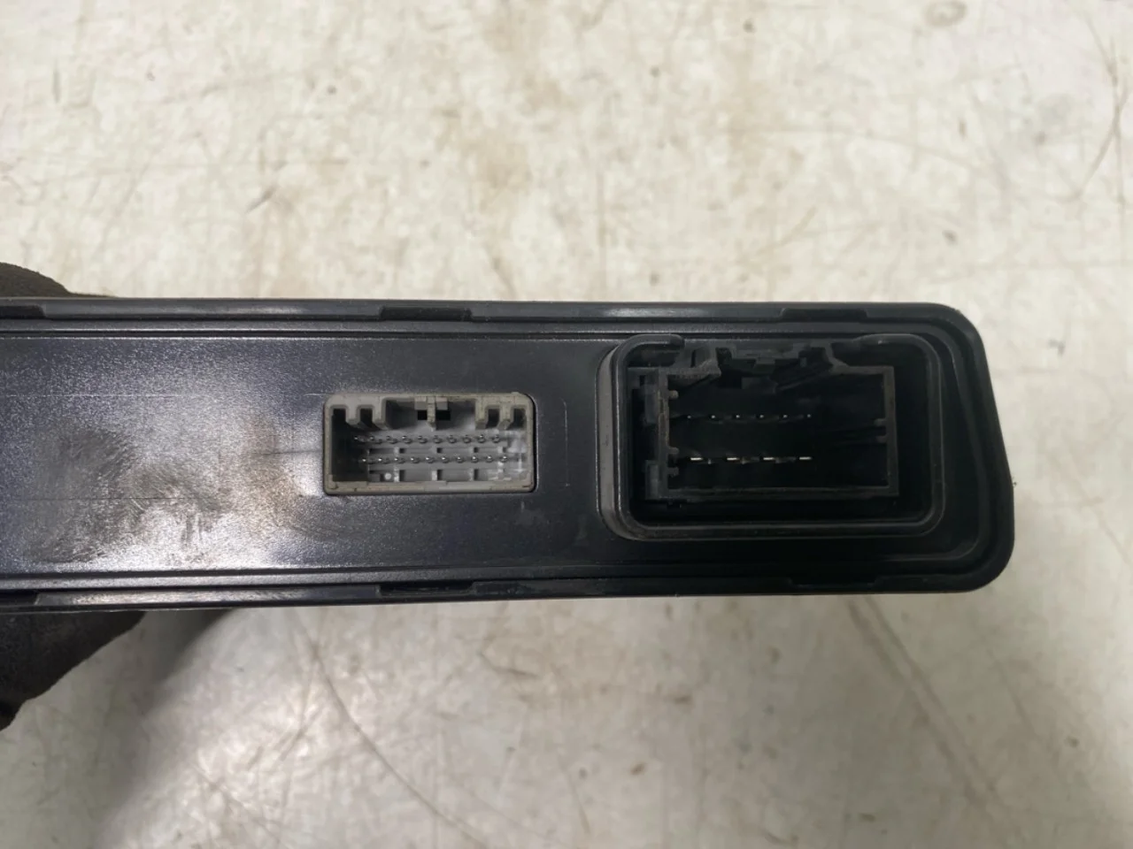 Tesla MODEL S 2013- Control unit, tailgate view 4