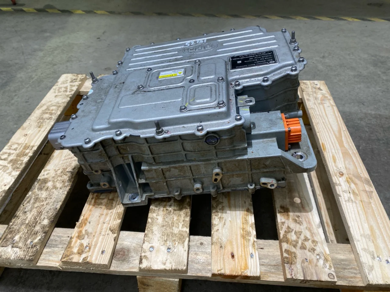 Byd ATTO 3 2022- Invertor, 12-220V vedere 3