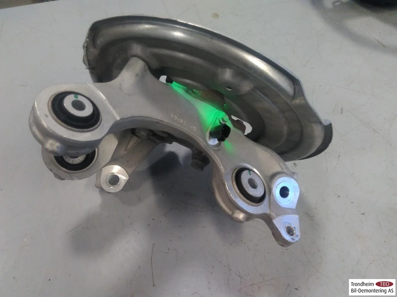 Ford MUSTANG MACH-E 2021- Stub axle carrier, right rear view 2