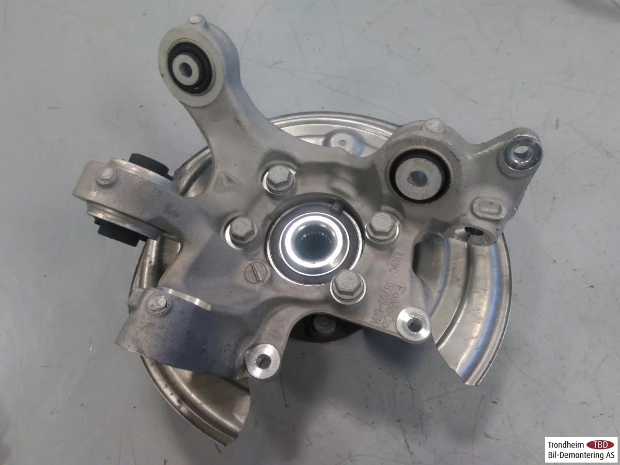 Ford MUSTANG MACH-E 2021- Stub axle carrier, right rear view 3