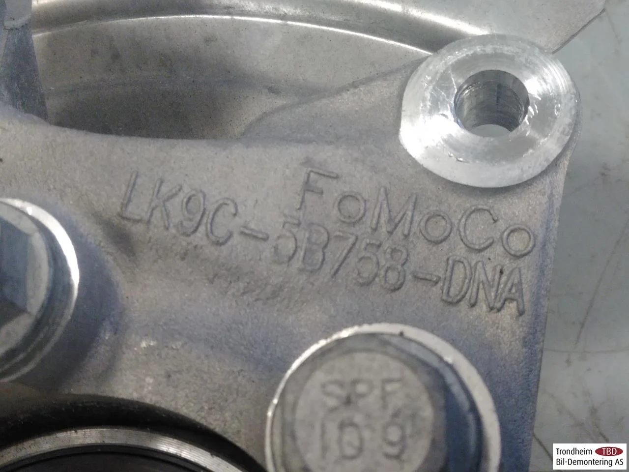 Ford MUSTANG MACH-E 2021- Stub axle carrier, right rear view 4