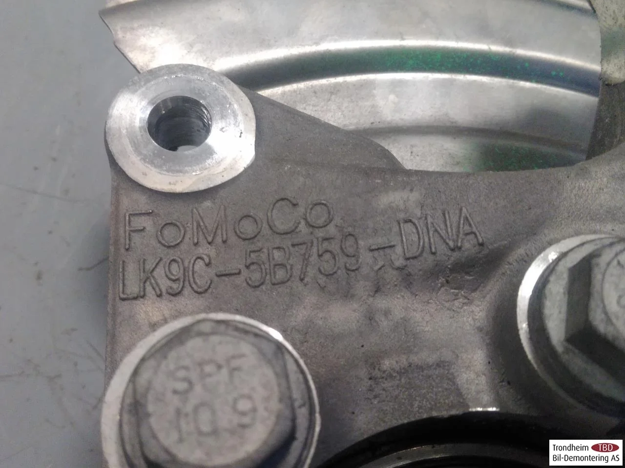 Ford MUSTANG MACH-E 2021- Csonkállvány, bal hátsó nézet 4