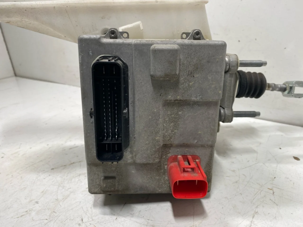 Hyundai KONA / ELECTRIC 2018-23 Brake booster view 4