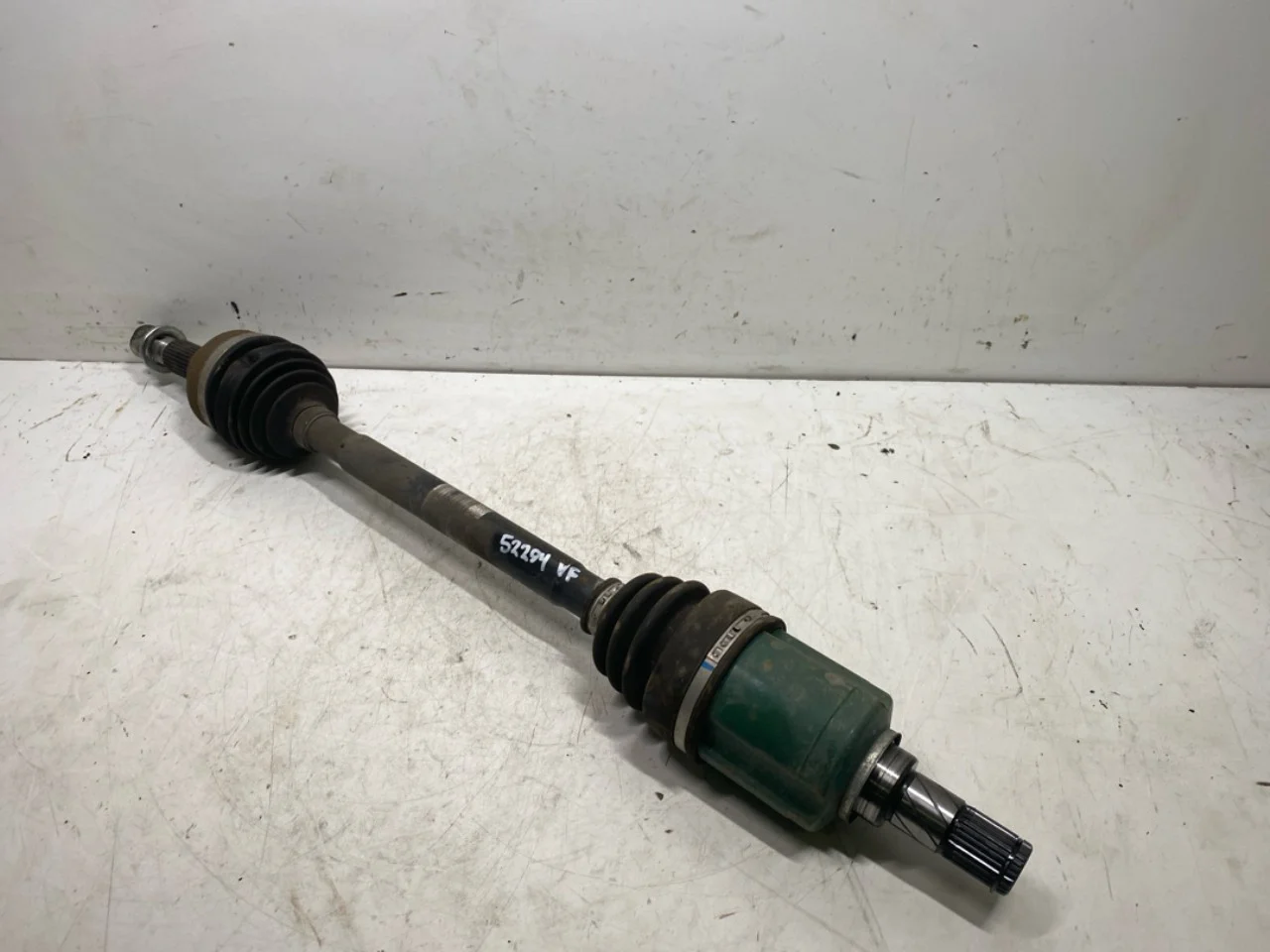 Nissan LEAF 2017-24 Front left driveshaft view 2
