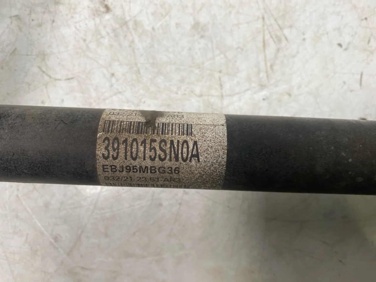 Nissan LEAF 2017-24 Front left driveshaft view 4