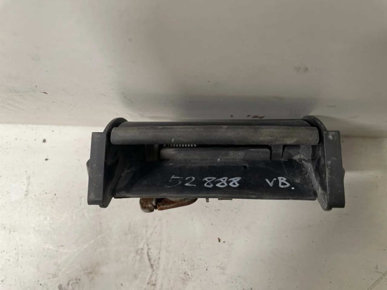 Maxus E-DELIVER3 EV30 2020- Tailgate exterior handle