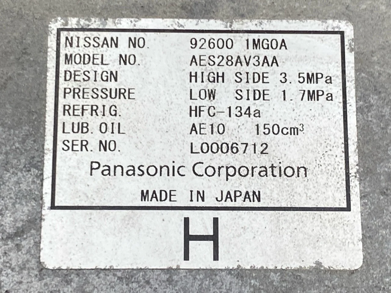Nissan LEAF 2011-17 A/C compressor view 3