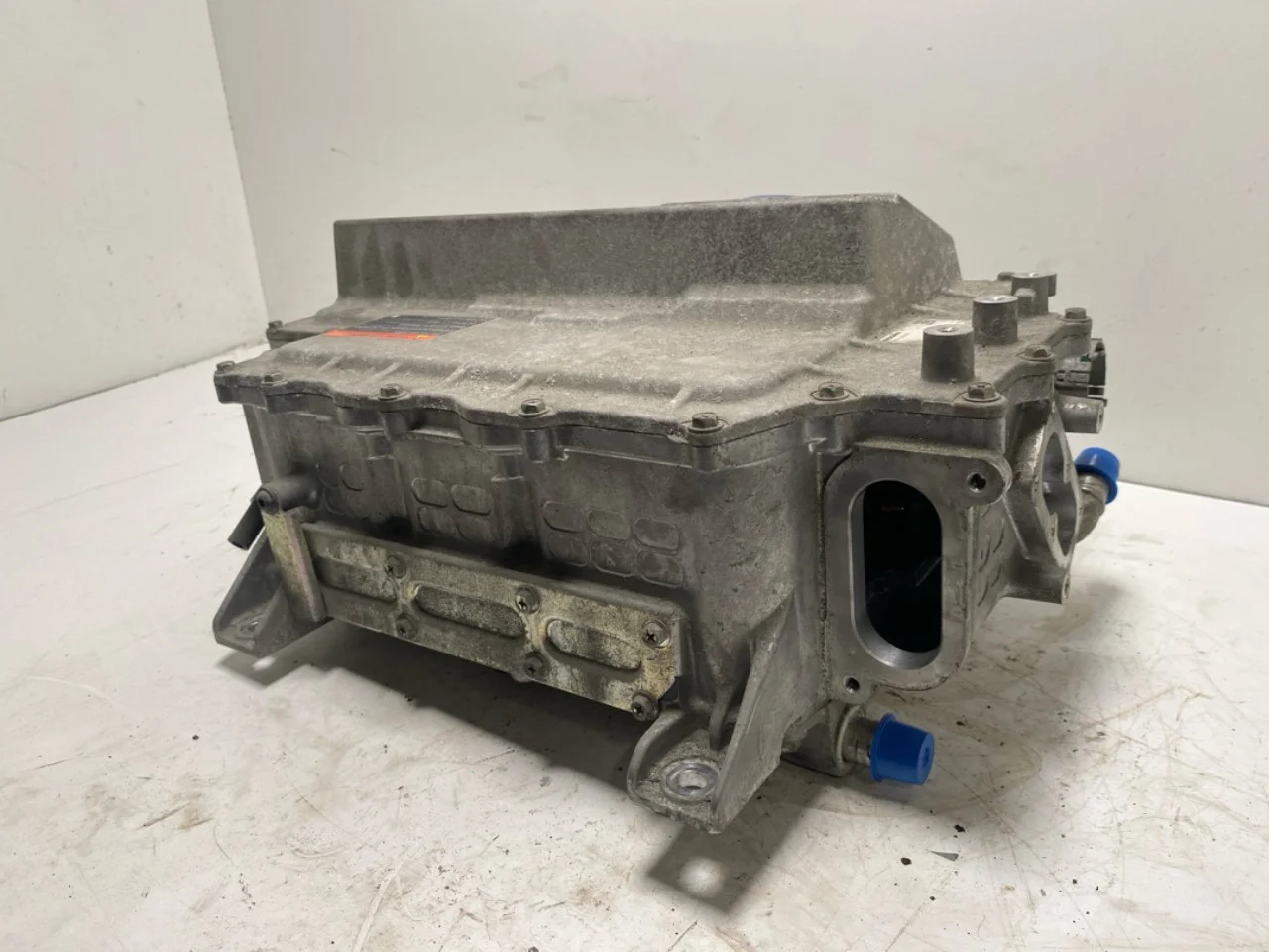 Nissan LEAF 2011-17 Inverter, 12-220V view 3