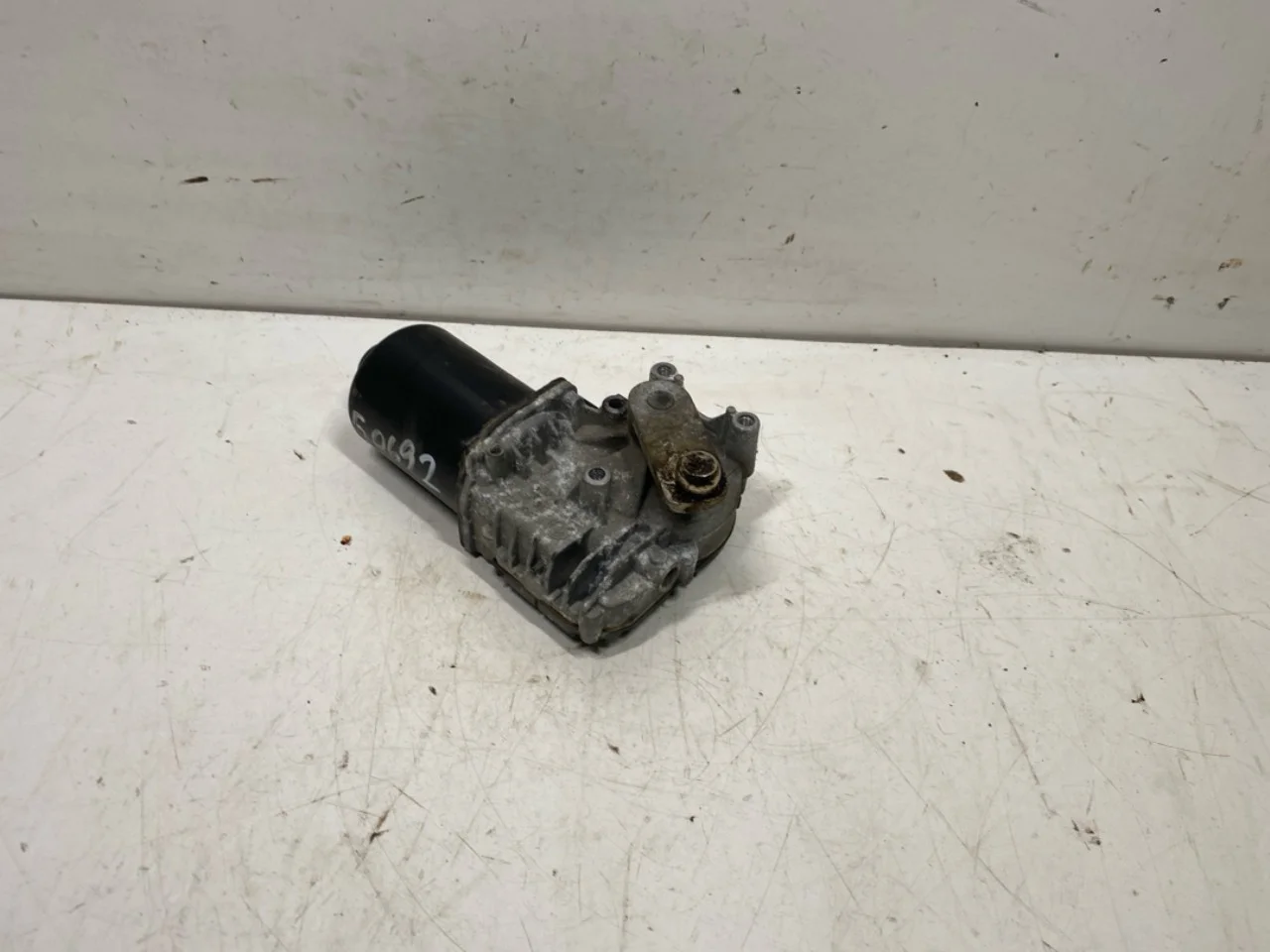 Tesla MODEL X 2016- Windshield wiper motor view 2
