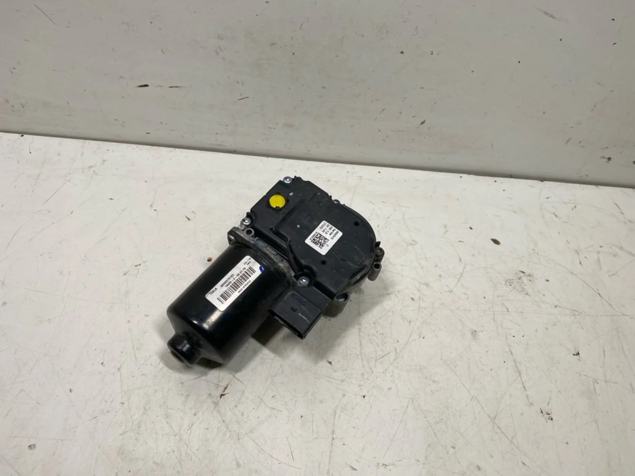 Tesla MODEL X 2016- Windshield wiper motor view 4