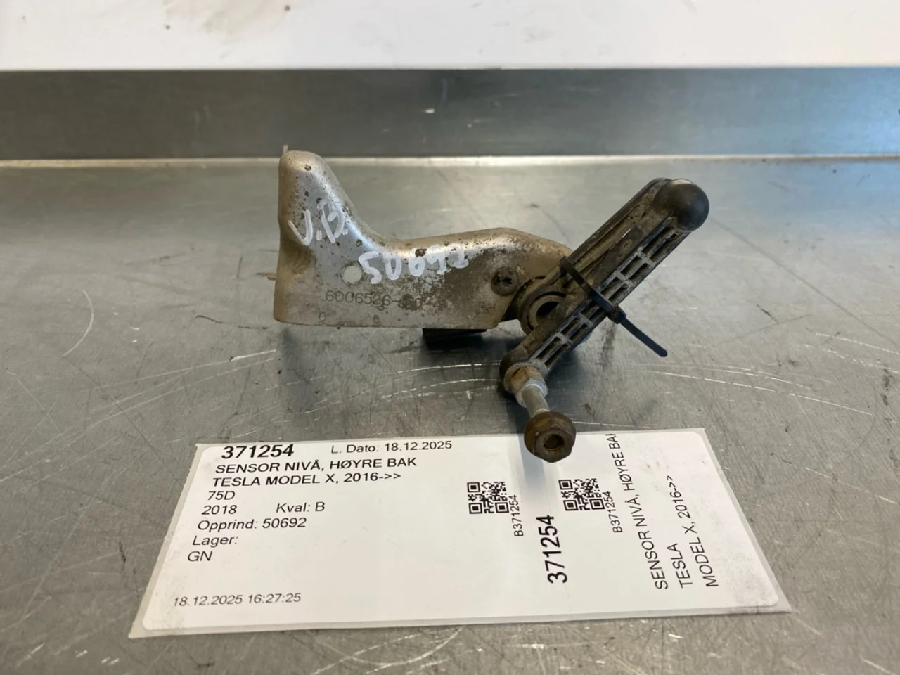Tesla MODEL X 2016- Senzor reglaj nivel / suspensie pneumatică