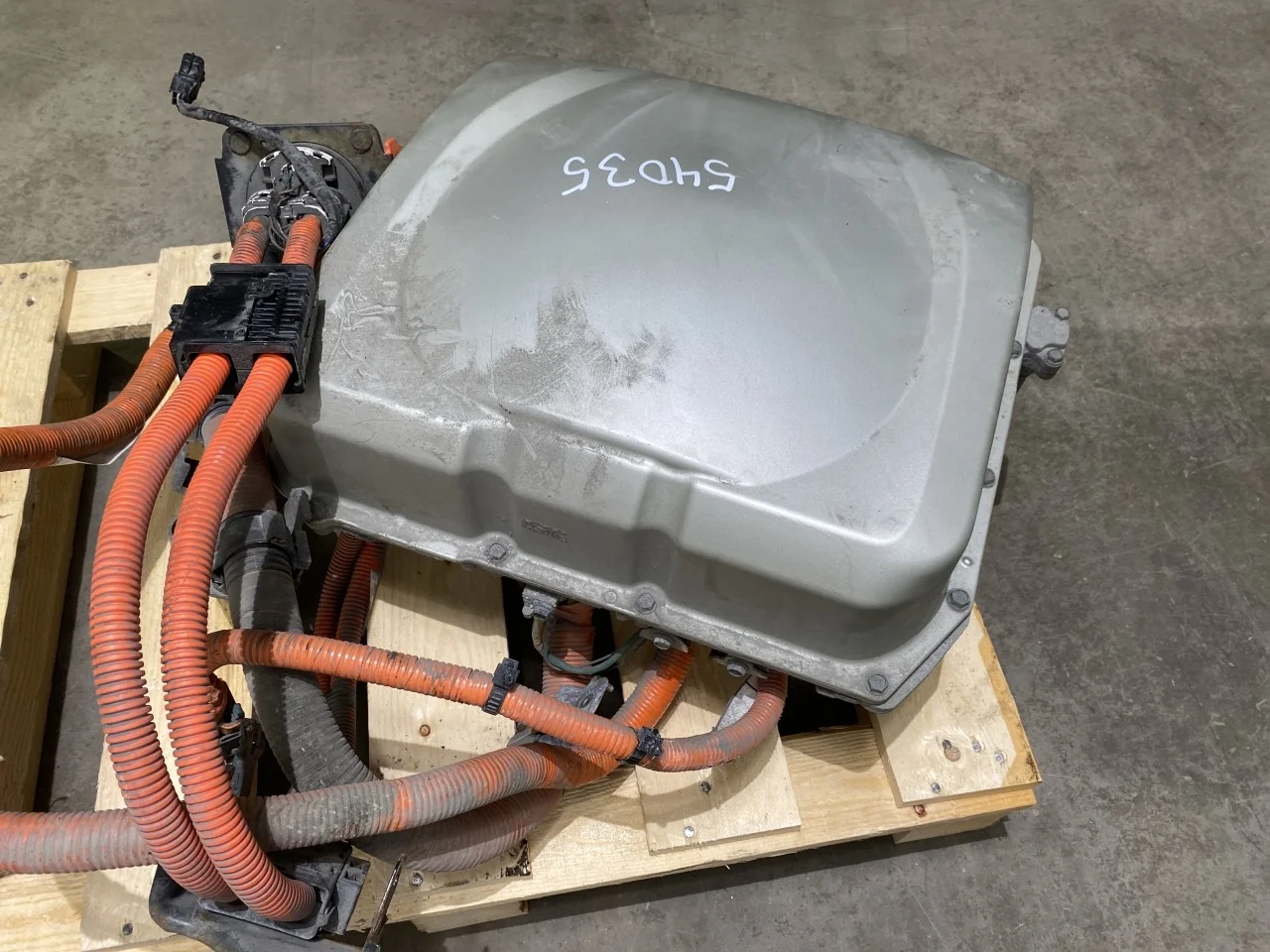 Nissan LEAF 2011-17 Battery charger view 3