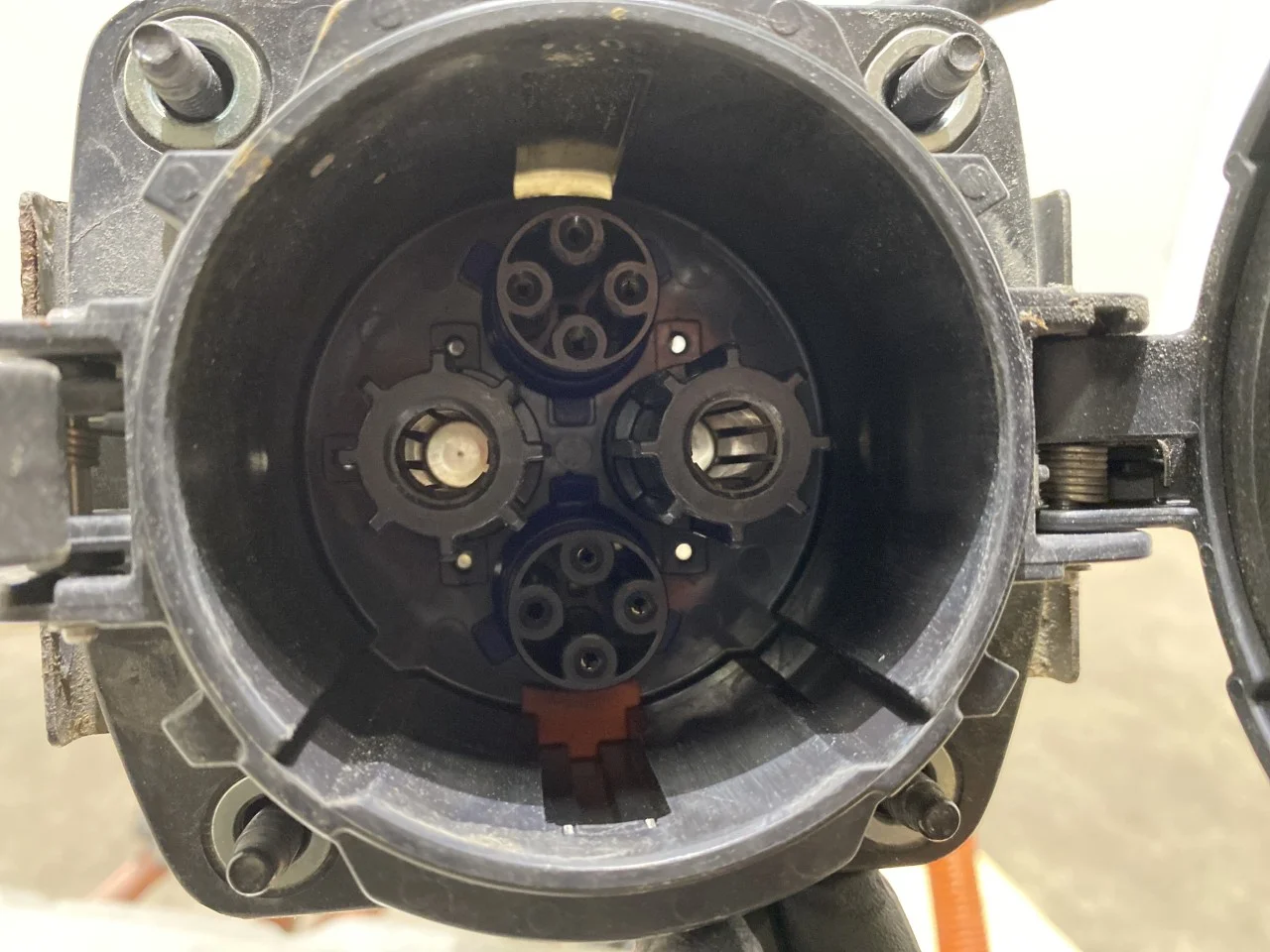 Nissan LEAF 2011-17 Battery charger view 4