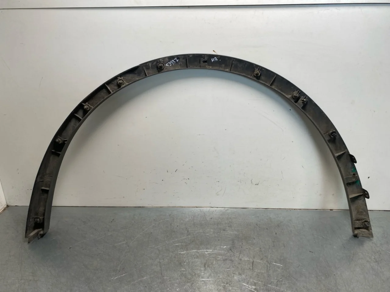 Tesla MODEL Y 2021- Wheel arch trim view 2