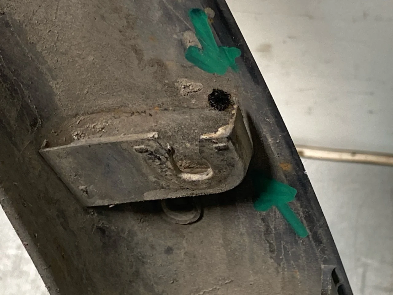 Tesla MODEL Y 2021- Wheel arch trim view 3