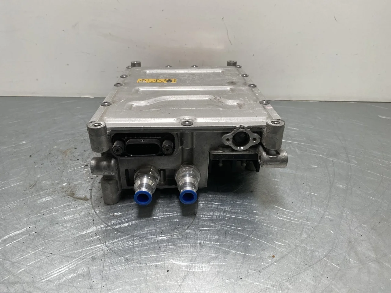 Mercedes EQB X243 2022- Invertor, 12-220V vedere 3