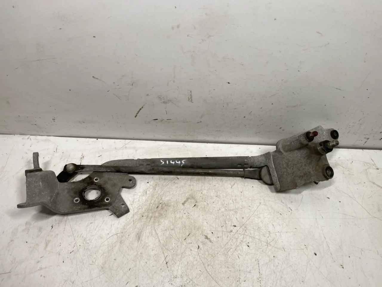 Citroen C-ZERO Windshield wiper linkage view 4