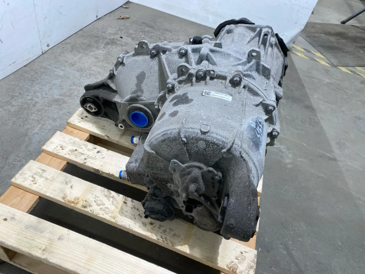 Tesla MODEL Y 2021- Elektromos motor, hátsó nézet 2