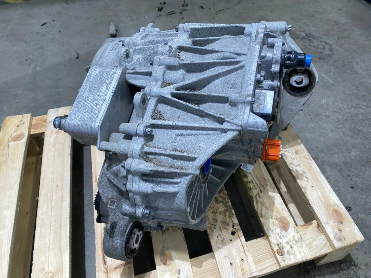 Tesla MODEL Y 2021- Front electric motor view 4