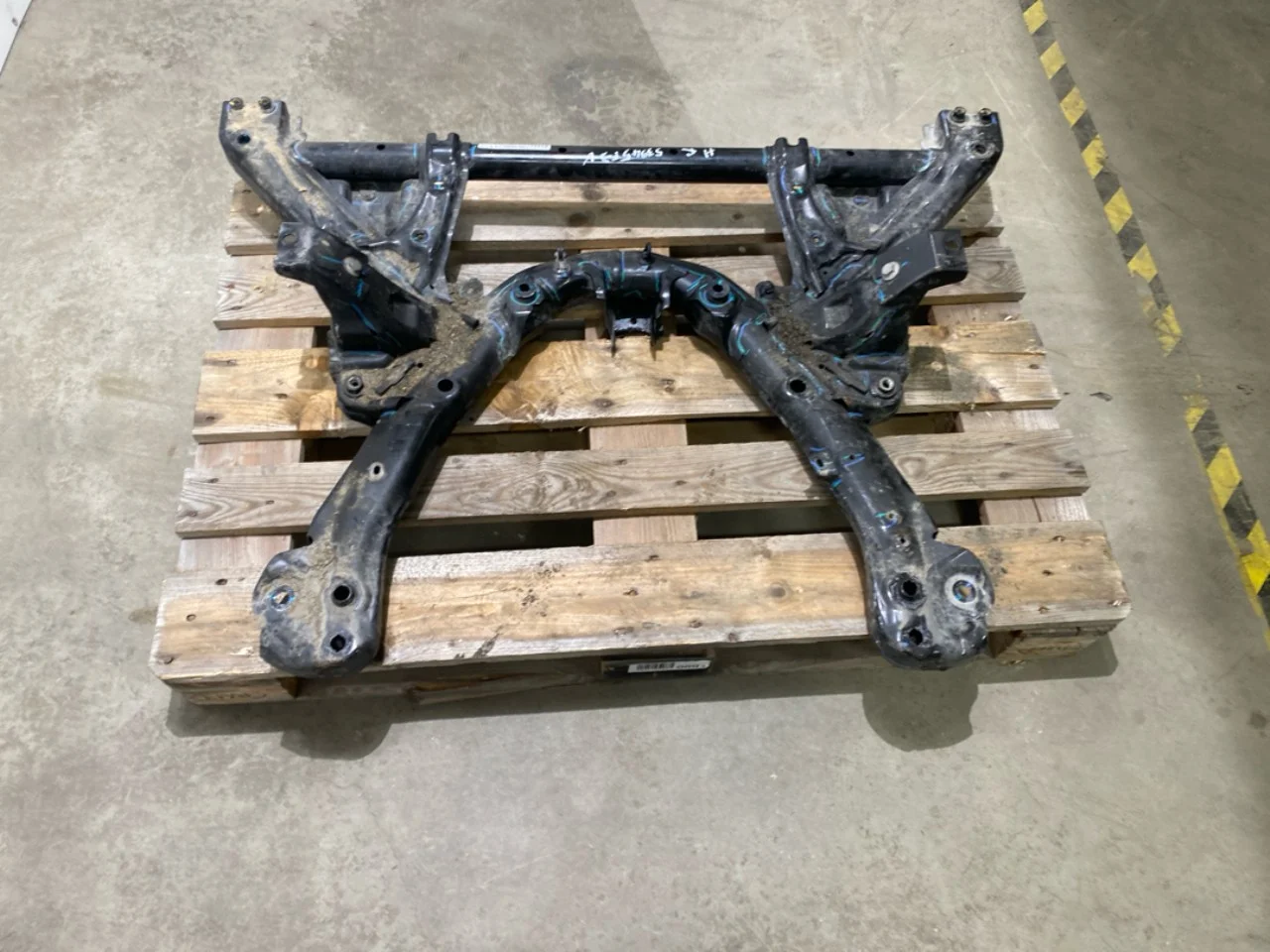 Tesla MODEL Y 2021- Front subframe view 4