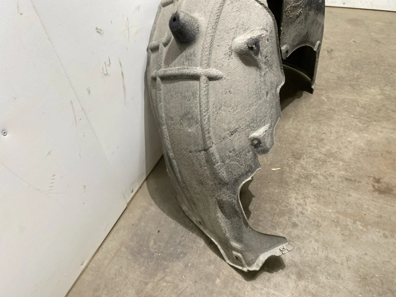 Porsche TAYCAN 2020- Inner fender liner view 2