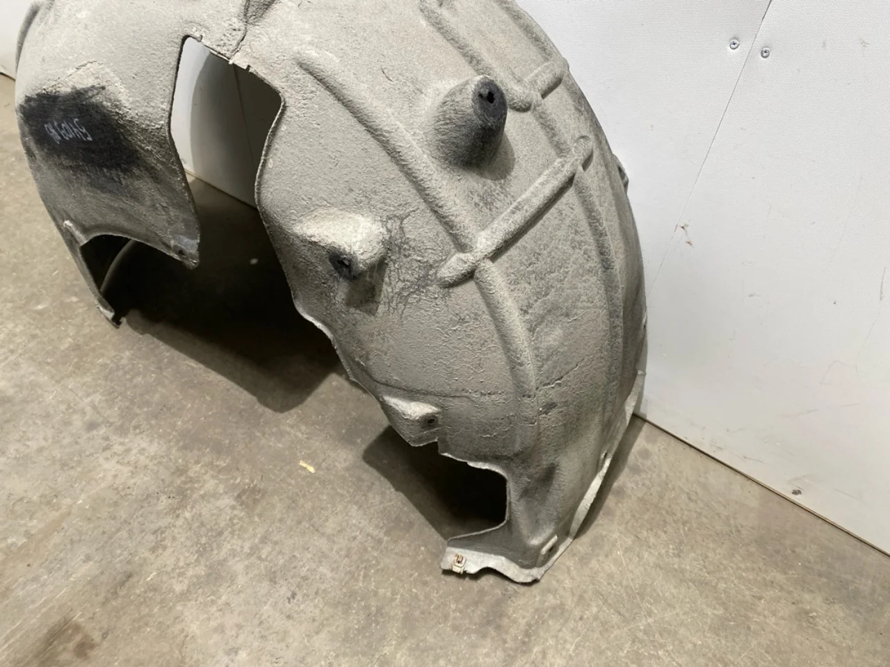 Porsche TAYCAN 2020- Inner fender liner view 3