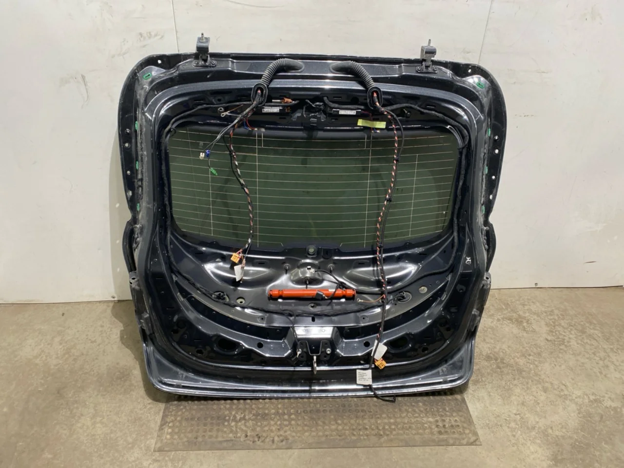 Porsche TAYCAN 2020- Tailgate, estate view 2